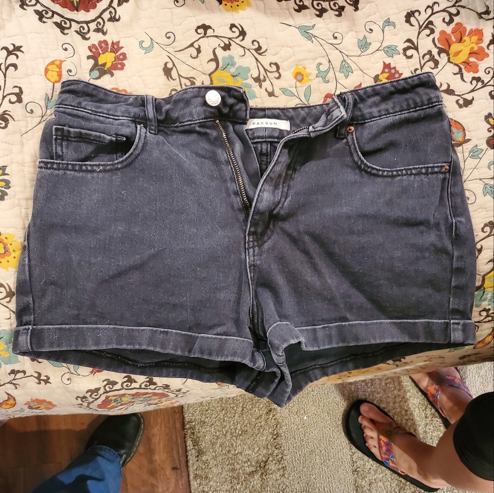 Pacsun Faded Black Mom Short (29)